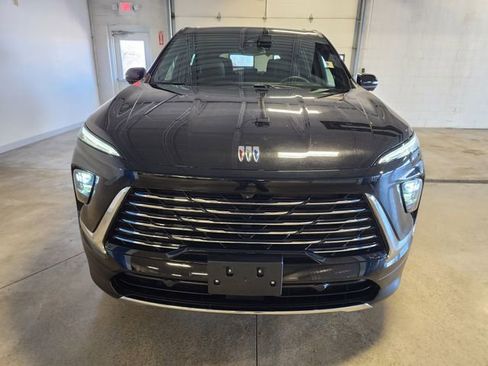 Used 2025 Buick Enclave Preferred image 7