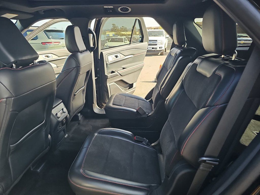 Used 2025 Ford Explorer ST w/ Sun And Sound Package AWD/4WD image 16