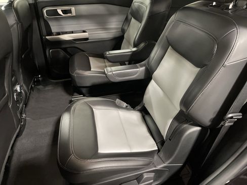 Used 2022 Ford Explorer XLT w/ Equipment Group 202A image 11