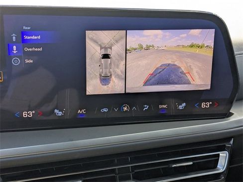 Used 2024 Chevrolet Traverse LT image 25