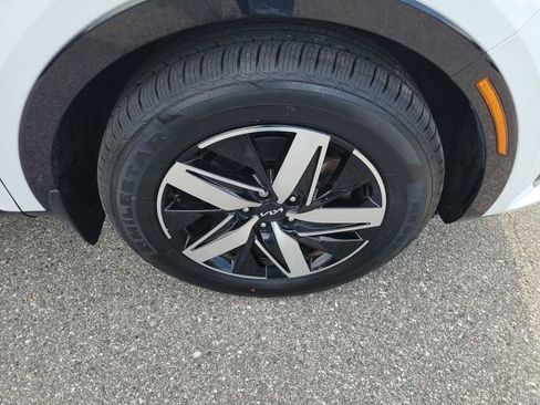 Used 2022 Kia Sorento S w/ Panoramic Sunroof Package FWD image 6