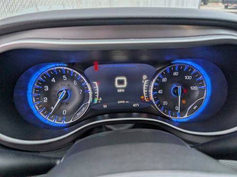 Used 2024 Chrysler Pacifica Touring-L image 13