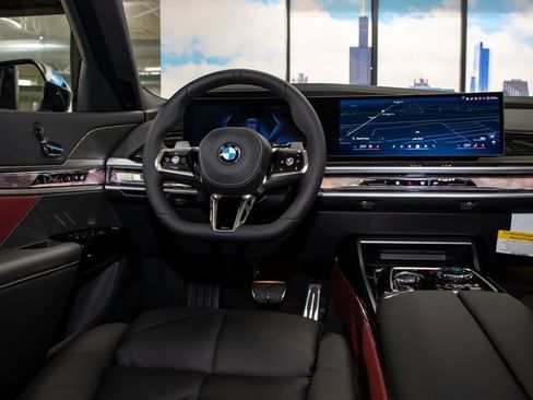 Used 2025 BMW 740i xDrive w/ Premium Package image 17