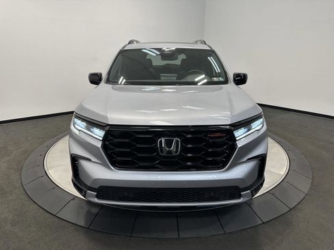 Certified 2025 Honda Pilot TrailSport image 3
