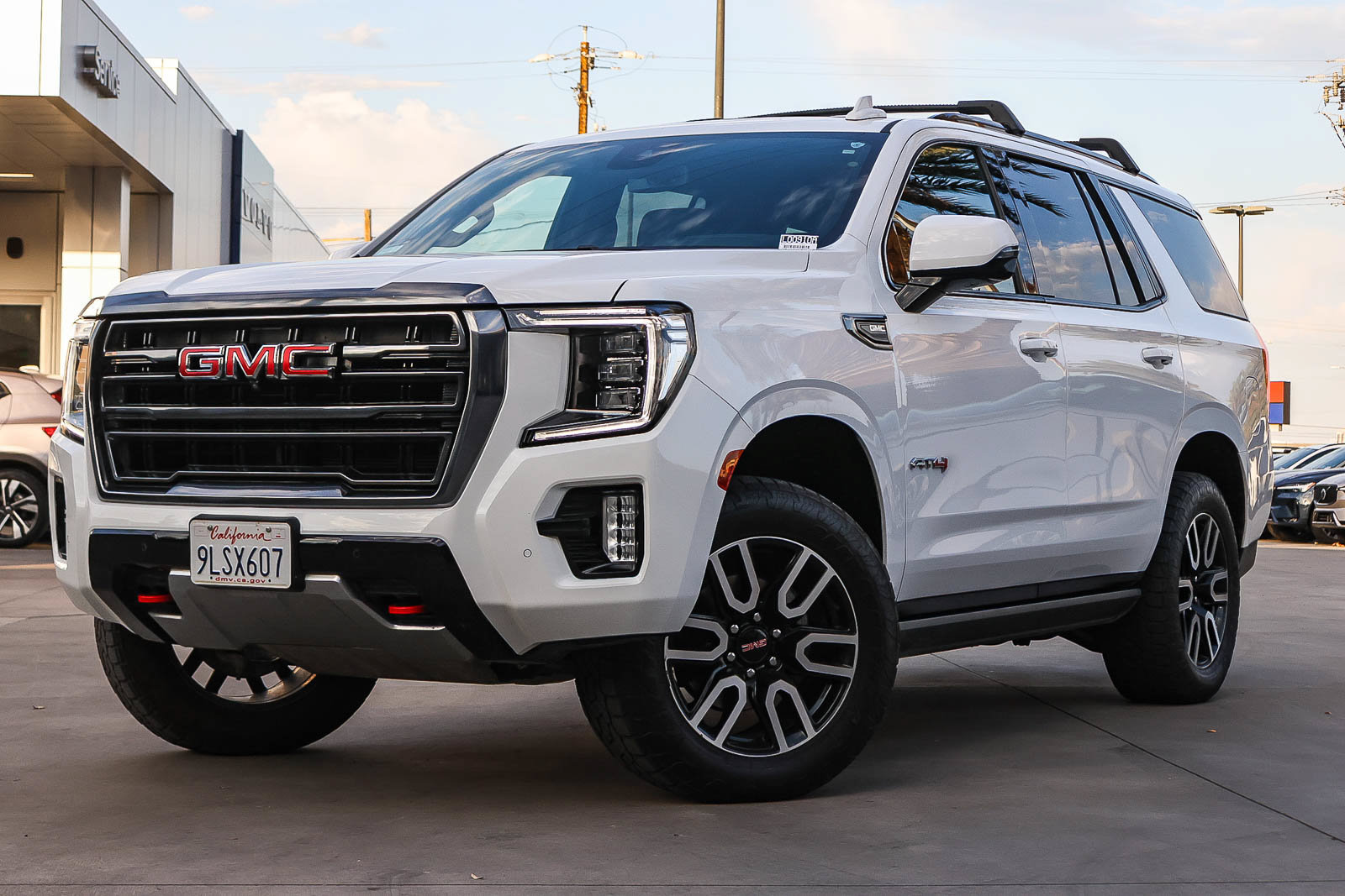 Used 2024 GMC Yukon AT4 w/ AT4 Premium Plus Package AWD/4WD image 1