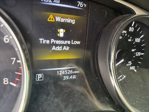 Used 2015 Nissan Rogue SV w/ SV Moonroof Package image 14