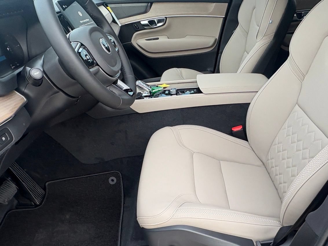 New 2026 Volvo XC90 T8 Plus AWD/4WD image 17