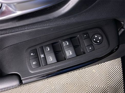 Used 2023 Jeep Cherokee Altitude Lux image 15