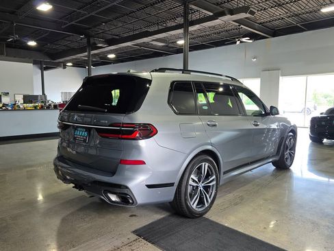 Used 2023 BMW X7 xDrive40i w/ Executive Package AWD/4WD image 4