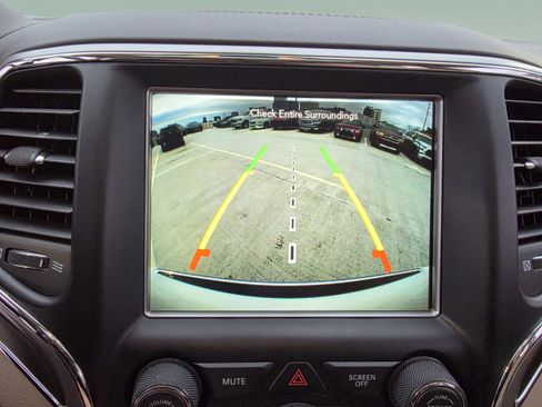 Used 2018 Jeep Grand Cherokee Overland image 17