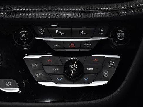 New 2026 Chrysler Pacifica Select AWD/4WD image 18