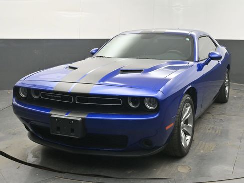 Used 2020 Dodge Challenger SXT w/ Cold Weather Group image 4