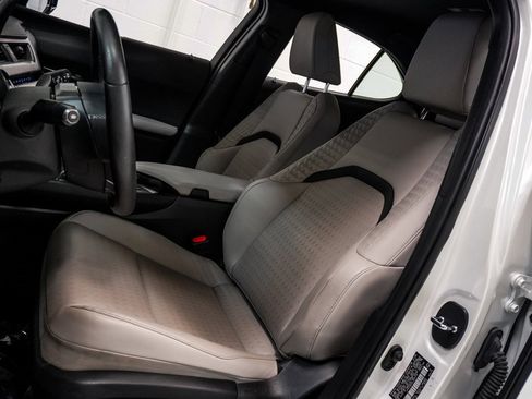 Used 2020 Lexus UX 200 image 6