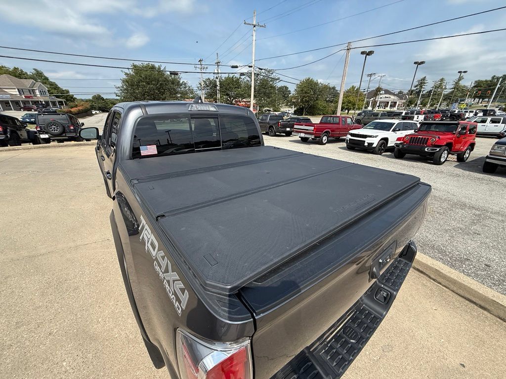 Used 2022 Toyota Tacoma TRD Off-Road w/ Technology Package AWD/4WD image 8