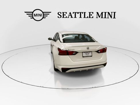 Used 2022 Nissan Altima 2.5 S FWD image 9