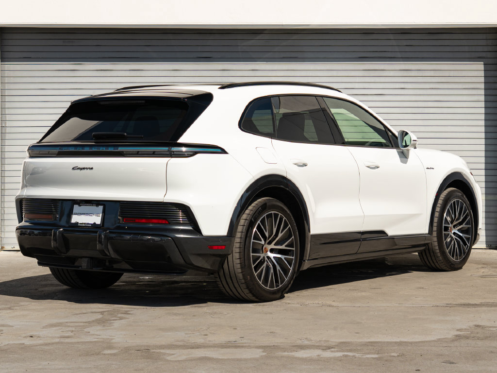 Certified 2026 Porsche Cayenne Electric AWD/4WD image 31