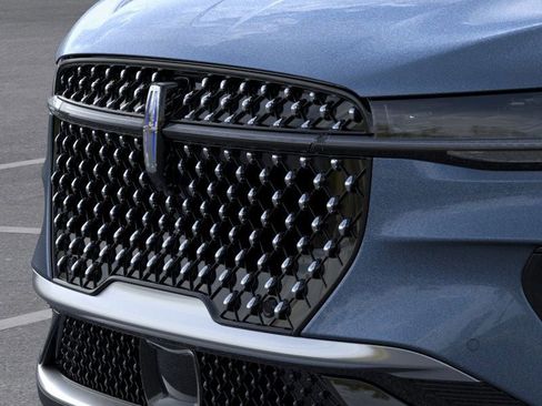 New 2025 Lincoln Nautilus Premier w/ Equipment Group 102A image 17