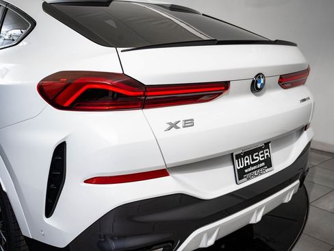 New 2026 BMW X6 xDrive40i w/ Climate Comfort Package image 19