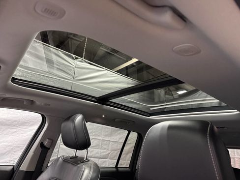 Used 2022 Jeep Grand Cherokee L Limited w/ Luxury Tech Group II image 26