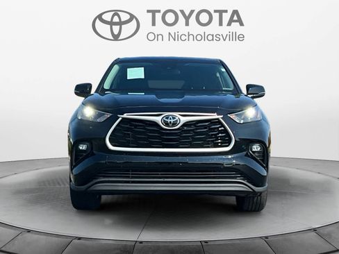 Used 2023 Toyota Highlander LE FWD image 8