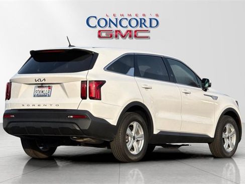 Used 2022 Kia Sorento LX image 4