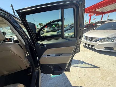 Used 2014 Jeep Compass Latitude FWD image 12