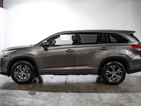 Used 2018 Toyota Highlander LE image 13