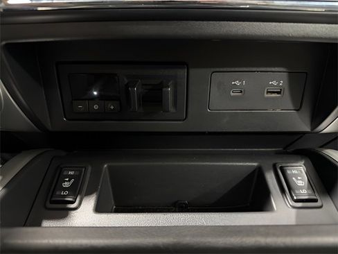 Used 2020 Nissan Titan SL w/ Moonroof Package image 25