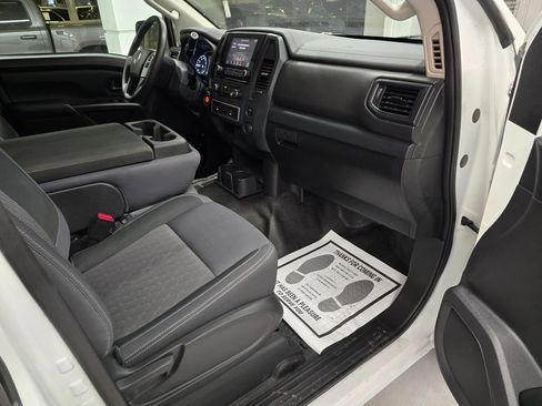 Used 2022 Nissan Titan S image 33