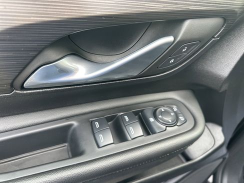 Used 2024 GMC Terrain SLE image 8