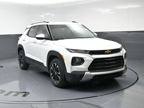 Used 2021 Chevrolet TrailBlazer LT w/ Premium Seating Package FWD image 14