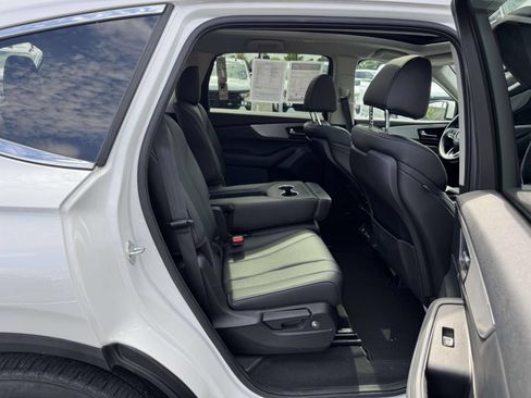 Used 2023 Acura MDX SH-AWD image 16