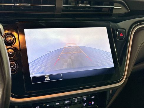 Used 2022 Chevrolet Bolt EUV LT w/ Convenience Package FWD image 16