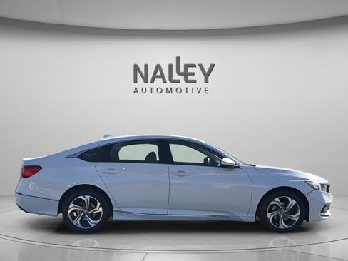 Used 2018 Honda Accord EX image 3