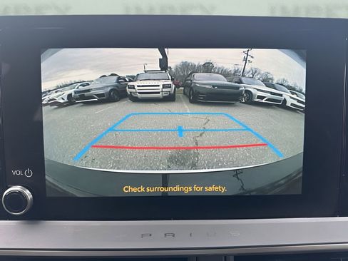 Used 2025 Toyota Prius XLE image 19