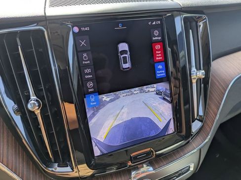 Certified 2023 Volvo XC60 T8 Plus w/ Climate Package image 22