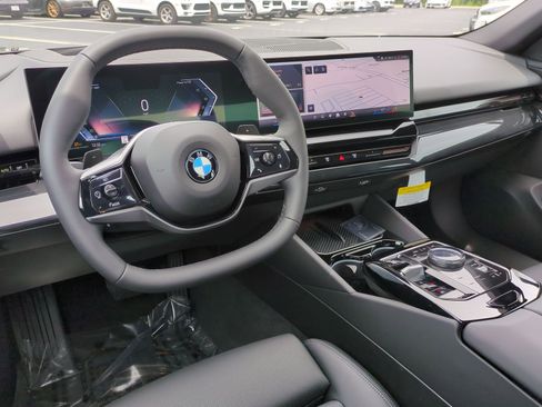 Certified 2026 BMW 530i xDrive w/ Premium Package image 27