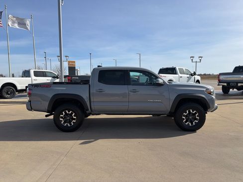 Used 2021 Toyota Tacoma TRD Off-Road w/ Technology Package image 7