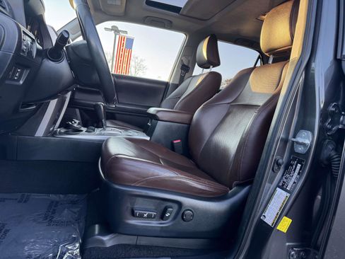 Used 2019 Toyota 4Runner Limited image 15