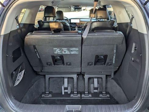 Used 2025 Kia Carnival image 27