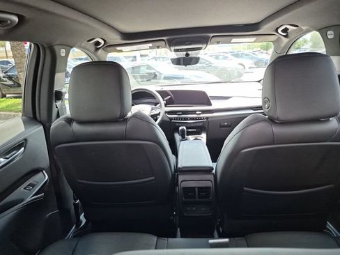 Used 2025 Cadillac XT4 Sport FWD image 17