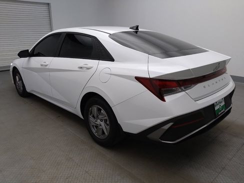 Used 2025 Hyundai Elantra SE FWD image 3