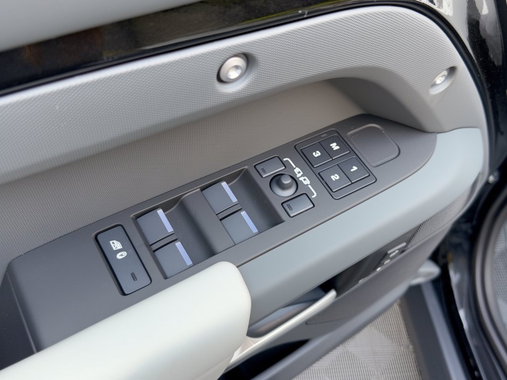 New 2026 Land Rover Defender 110 S AWD/4WD image 15