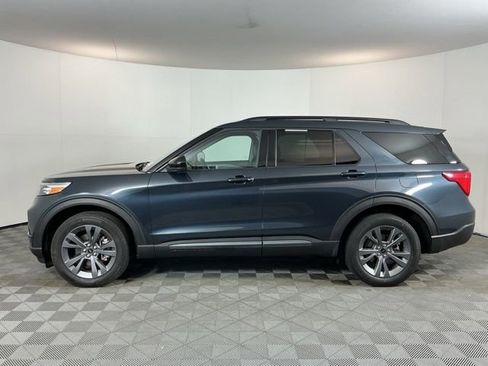 Used 2023 Ford Explorer XLT w/ Equipment Group 202A AWD/4WD image 5
