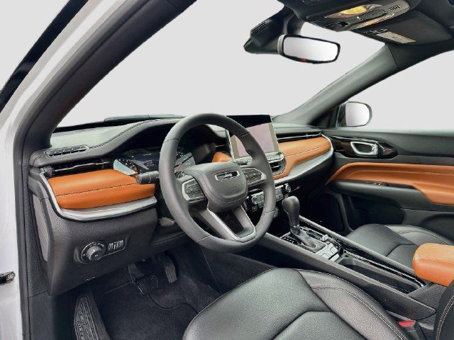 Used 2024 Jeep Compass Limited w/ Sun and Sound Group AWD/4WD image 10