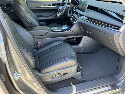 Certified 2025 INFINITI QX60 Pure image 11