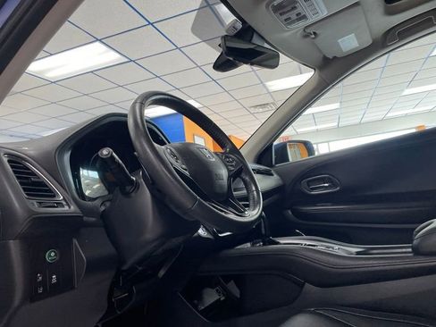 Used 2021 Honda HR-V Touring image 19