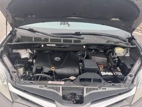 Used 2019 Toyota Sienna XLE w/ XLE Navigation Package FWD image 28