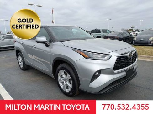 Certified 2024 Toyota Highlander LE FWD image 2