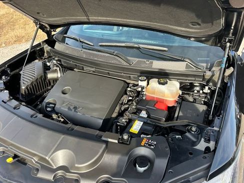 Used 2023 Chevrolet Traverse LT image 37